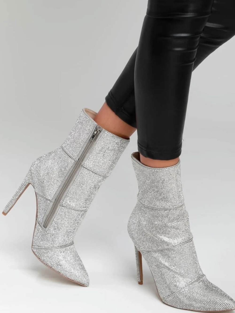 ✨ **STEVE MADDEN WINONA FLAWLESS CRYSTAL RHINESTONE BOOTS – SIZE 7** ✨